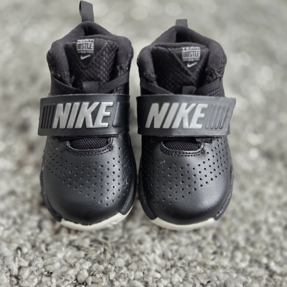 Nike Kids Black Sneakers Size 8C